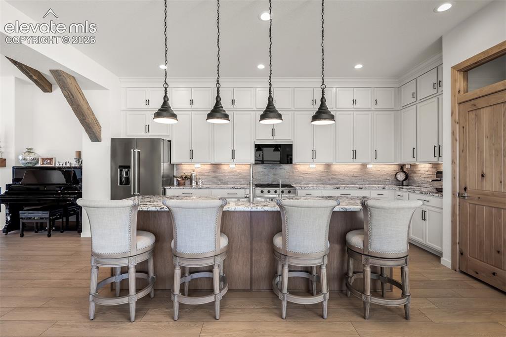 Image 11 of 50: Kitchen