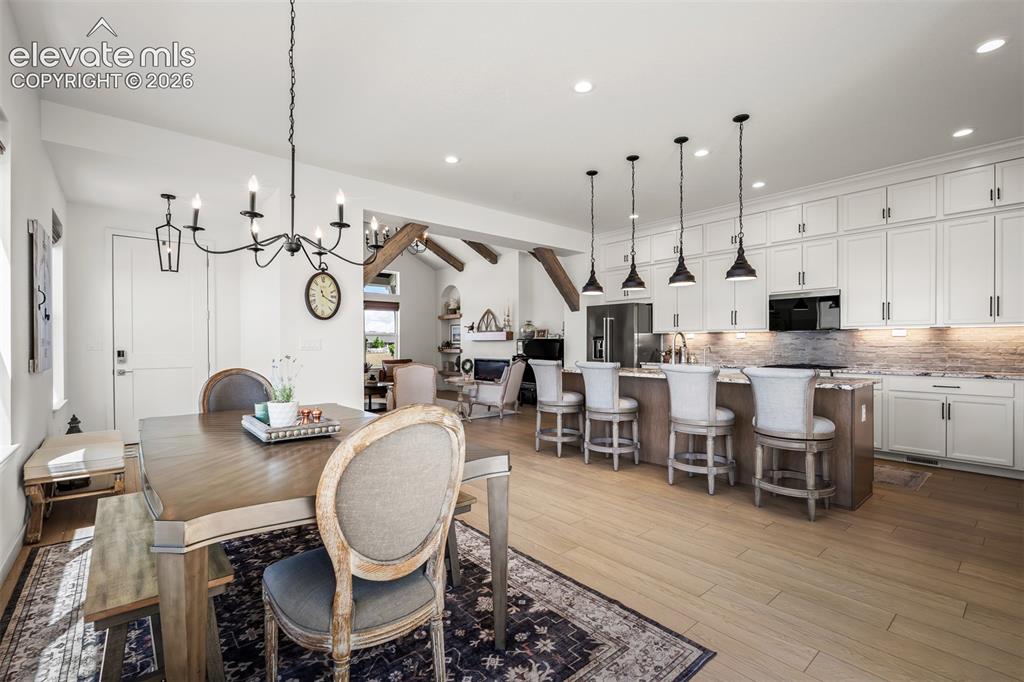 Image 19 of 50: Dining Area