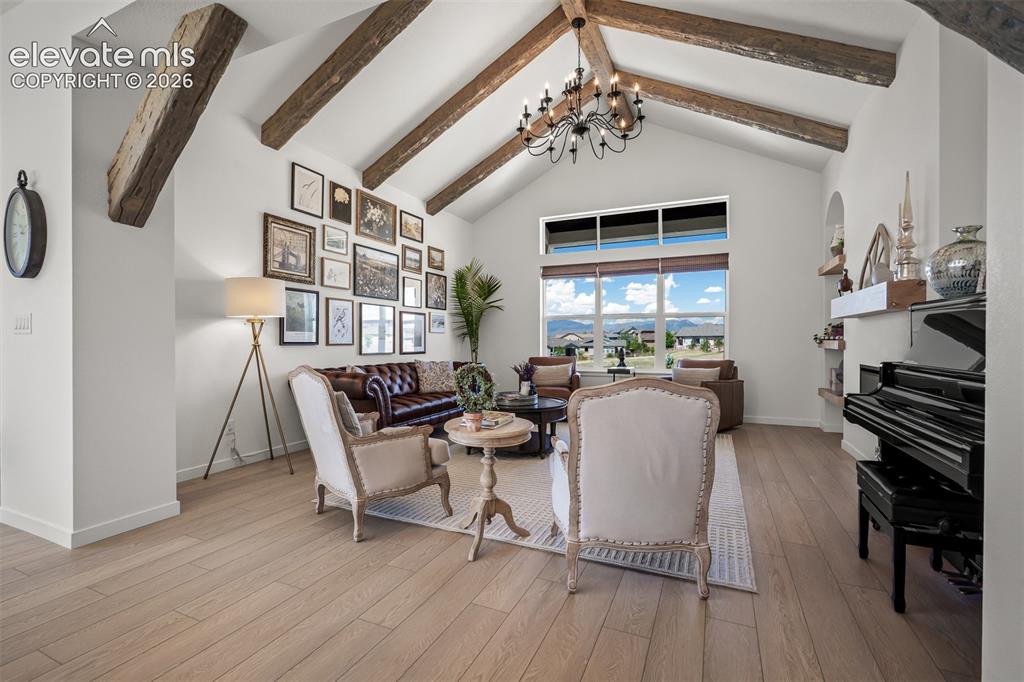 Image 8 of 50: Living Room