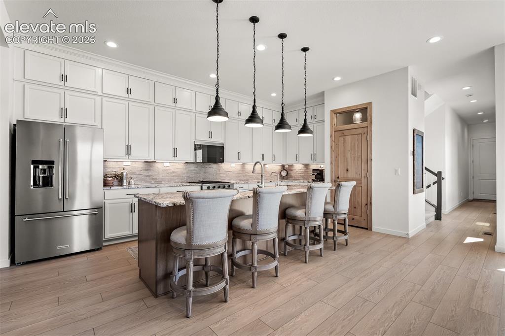Image 9 of 50: Kitchen
