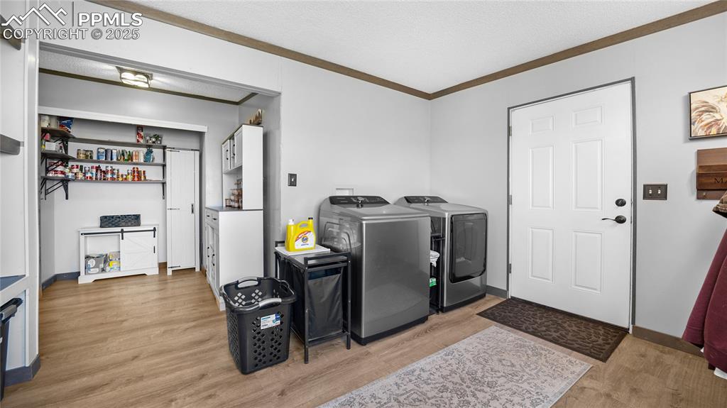 Image 21 of 35: Laundry & mud room