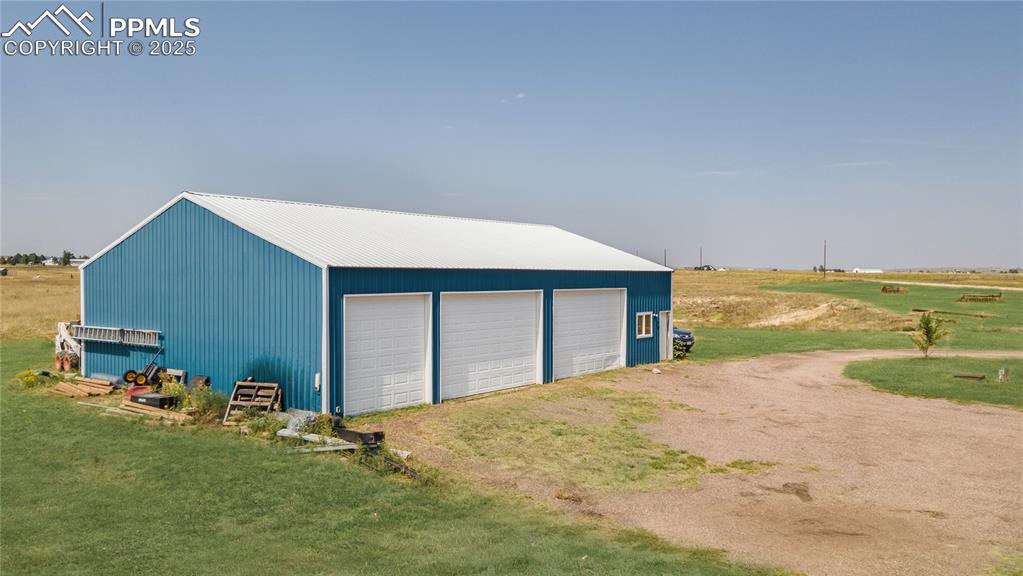 Image 4 of 35: 5-10 car garage / shop