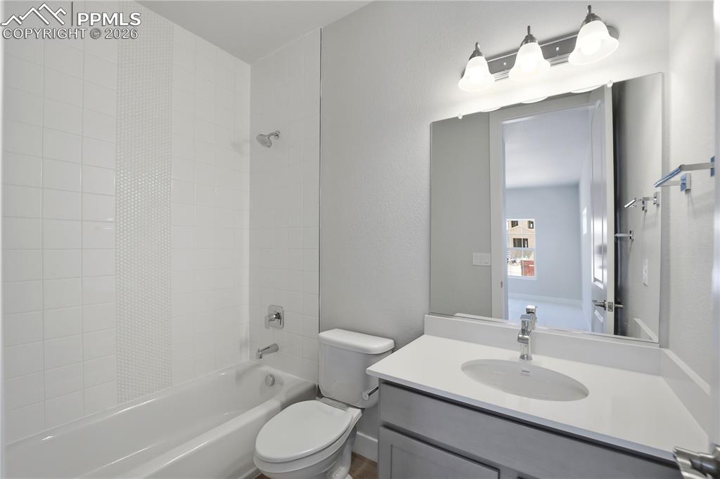 Image 10 of 41: Bathroom
