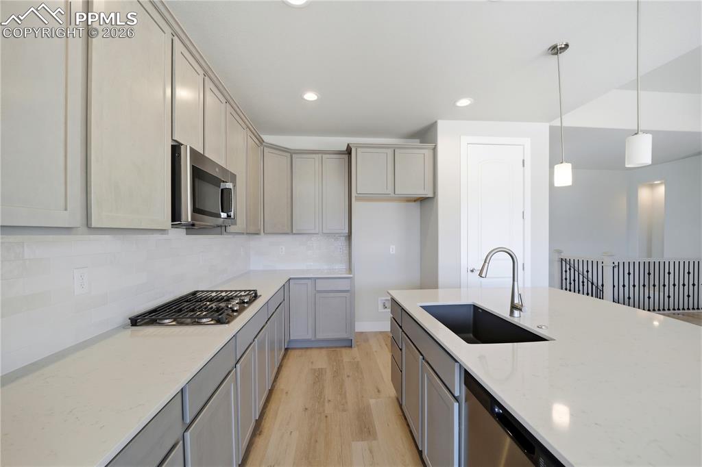 Image 22 of 41: Kitchen
