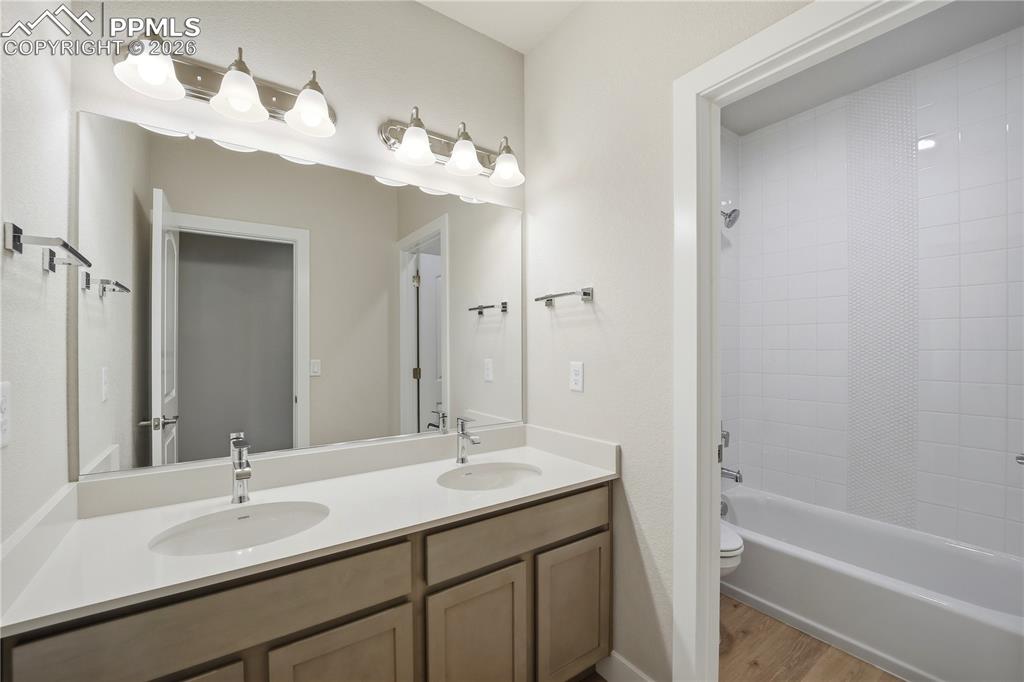 Image 41 of 41: Bathroom