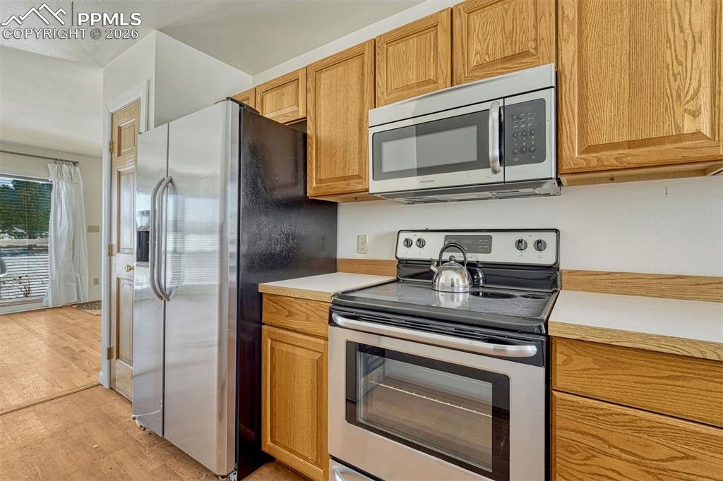 Image 13 of 23: Kitchen