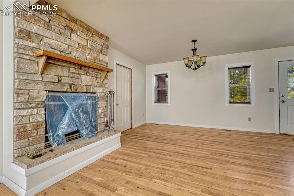 Image 3 of 23: Living Room