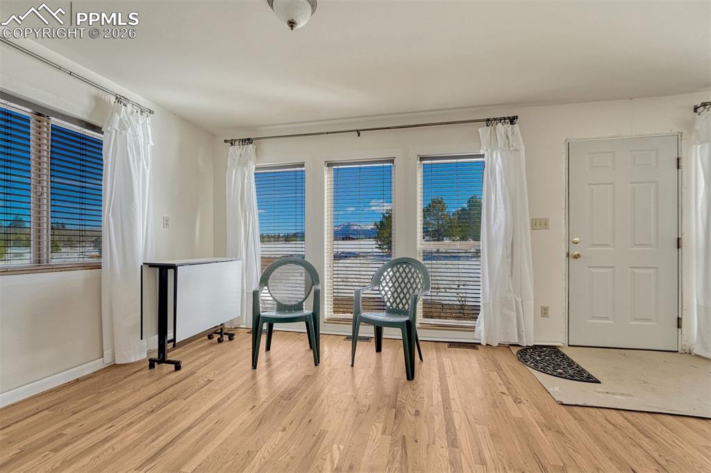 Image 7 of 23: Sitting Room