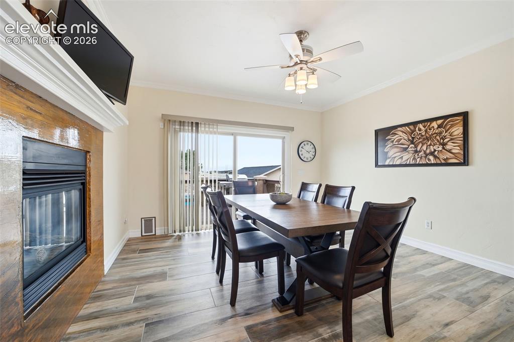 Image 11 of 50: Dining Area