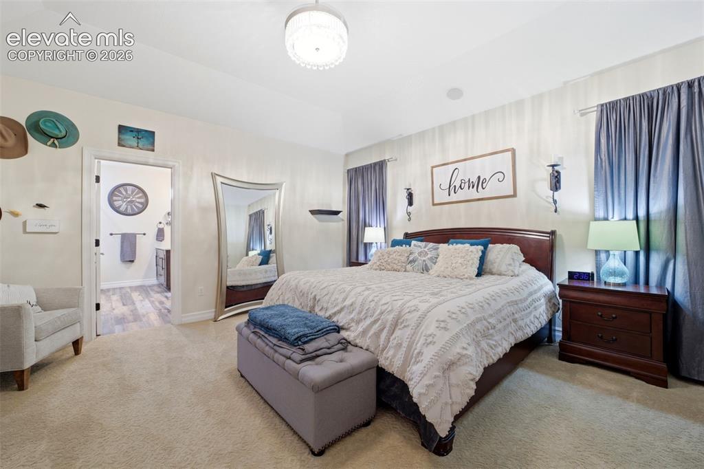 Image 18 of 50: Bedroom