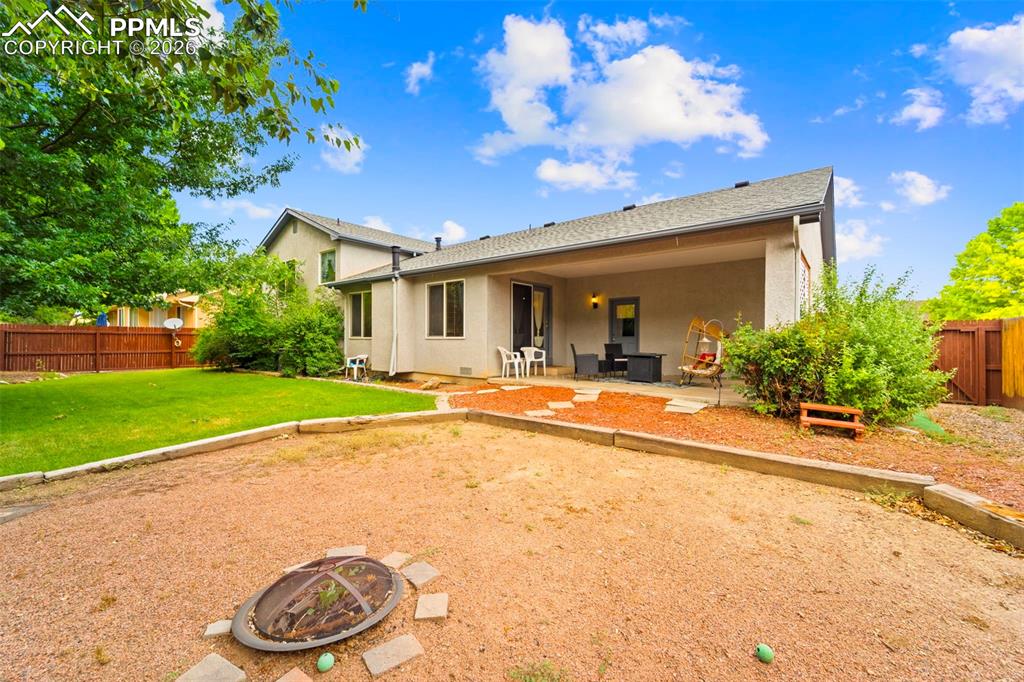 Image 29 of 36: Back of Structure