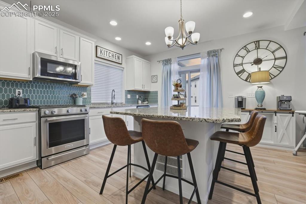 Image 23 of 35: Beautiful modern kitchen.