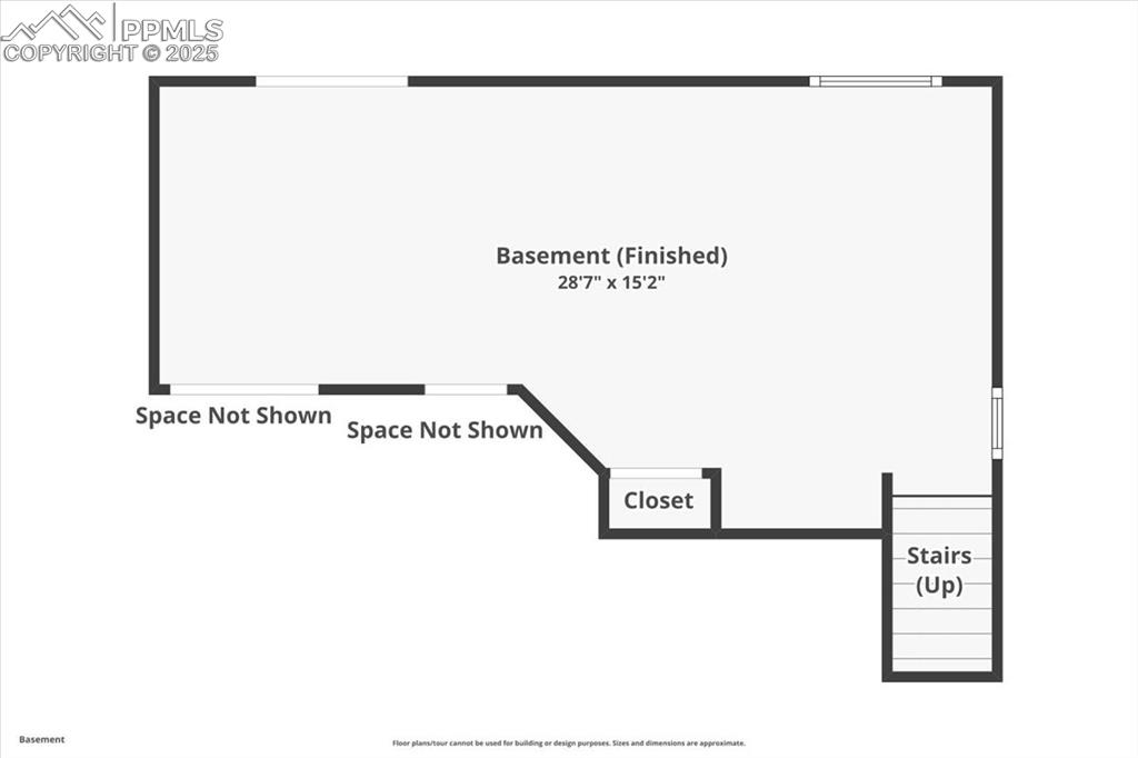 Image 32 of 35: View of room layout