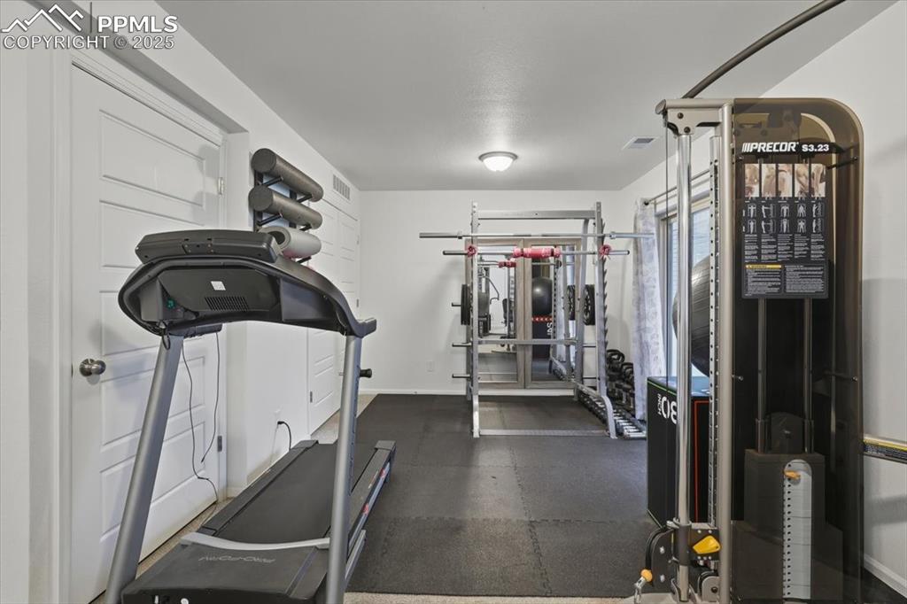 Image 9 of 35: Lower level flex room.