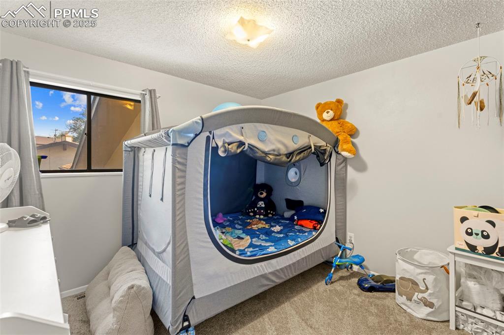 Image 17 of 40: Bedroom