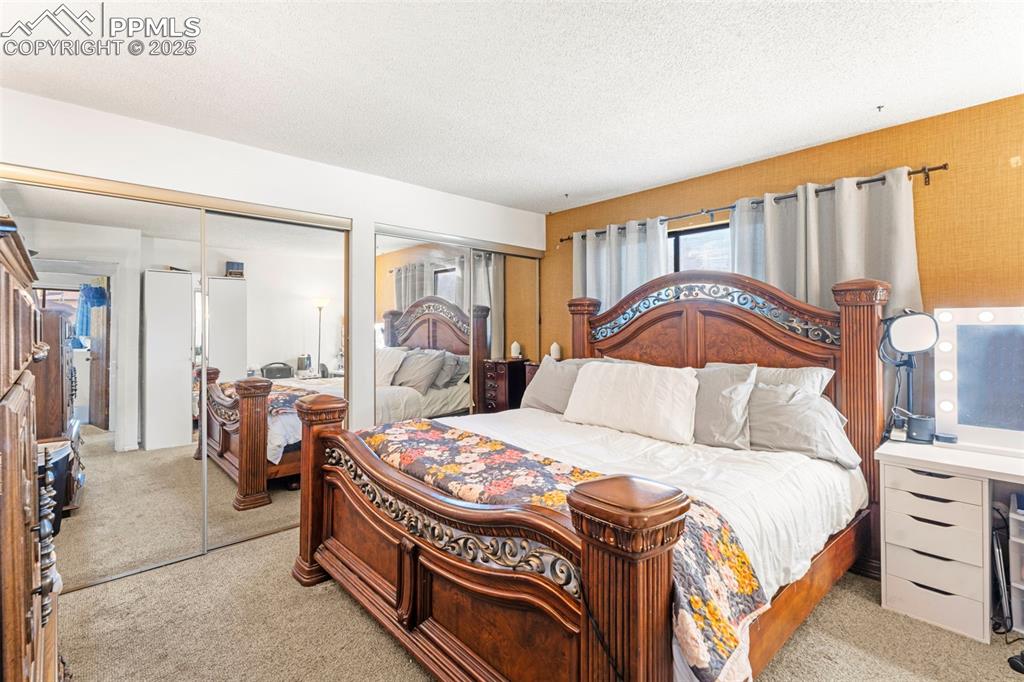 Image 19 of 40: Bedroom