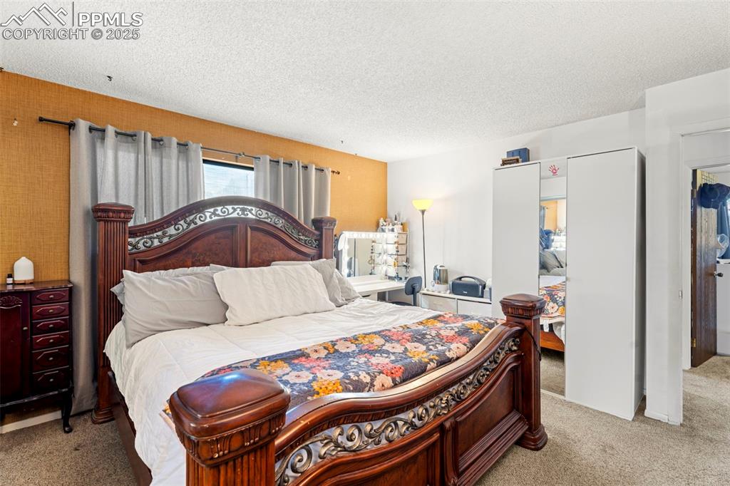 Image 20 of 40: Bedroom