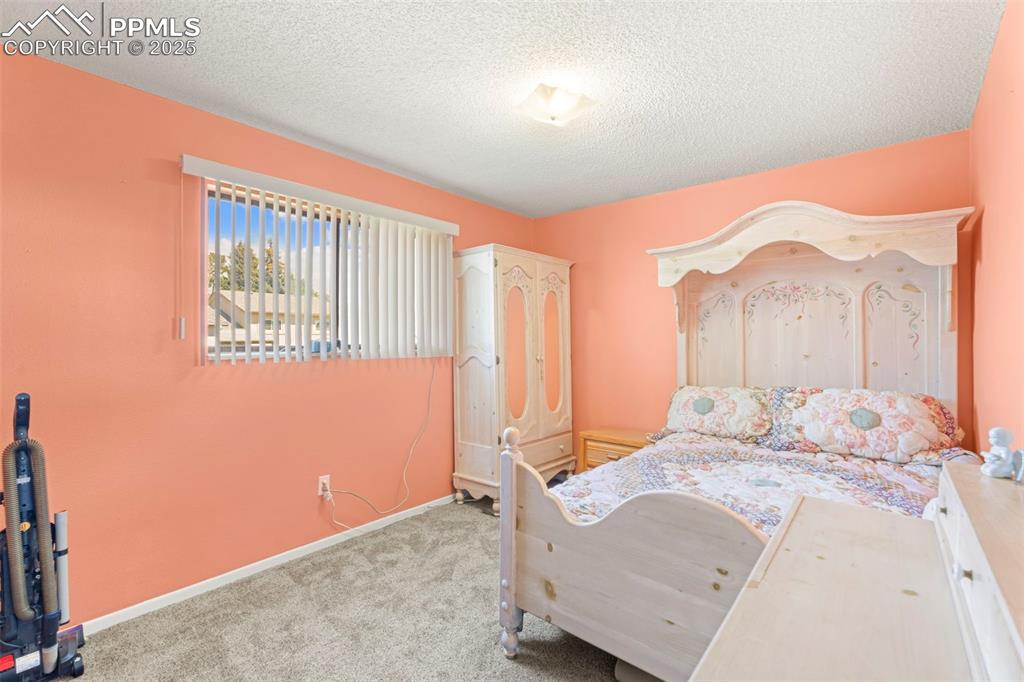 Image 23 of 40: Bedroom