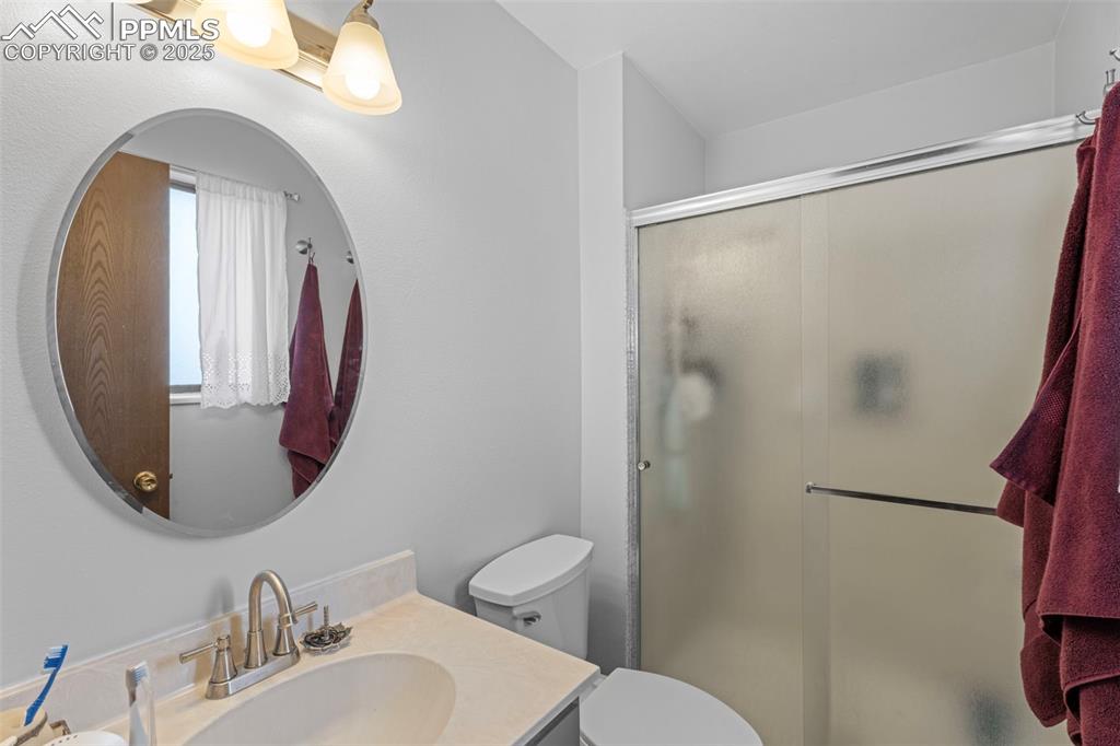 Image 30 of 40: Bathroom