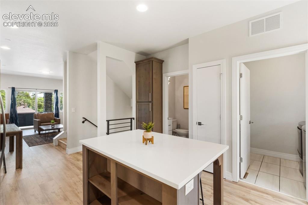 Image 15 of 42: Kitchen