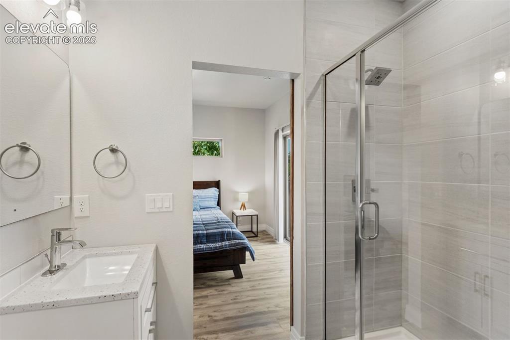 Image 19 of 42: Bathroom