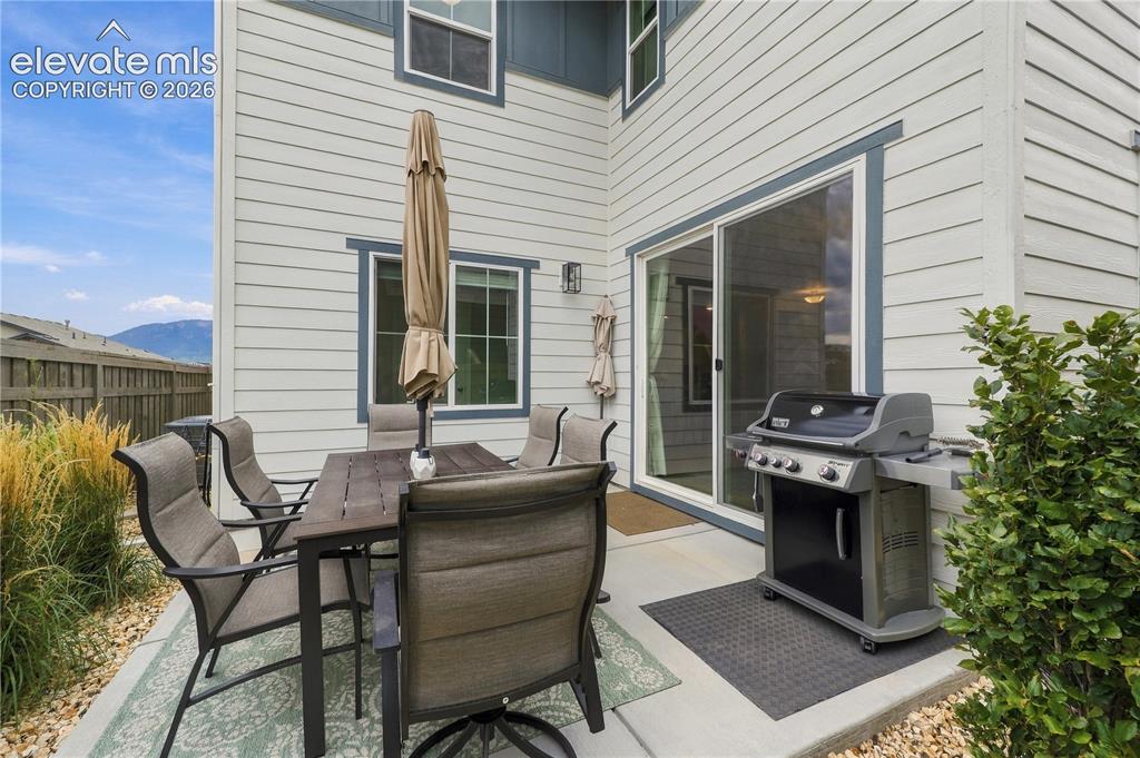 Image 13 of 50: Great for entertaining and barbecuing.