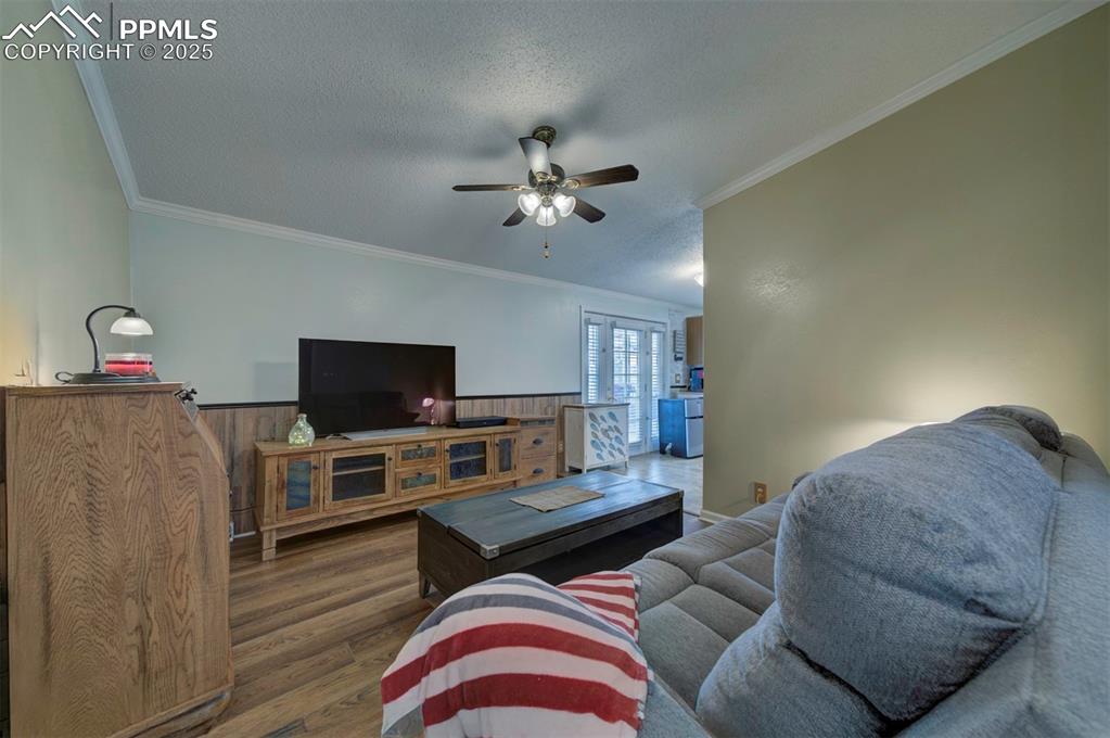 Image 12 of 24: Living Room