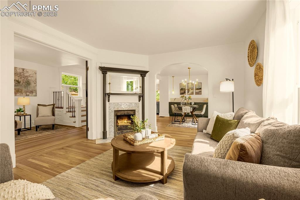 Image 13 of 50: Living Room