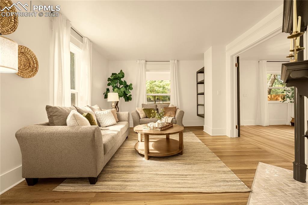 Image 15 of 50: Living Room