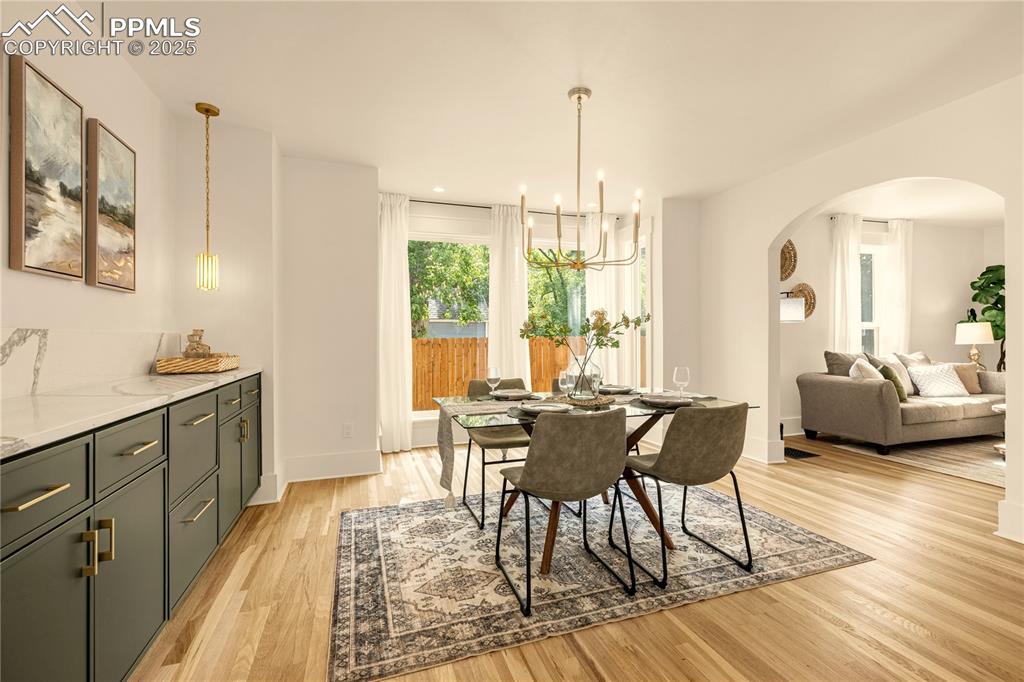 Image 19 of 50: Dining Area