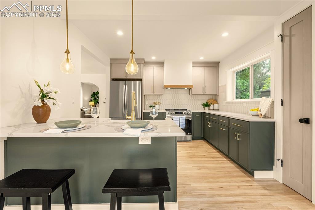 Image 23 of 50: Kitchen