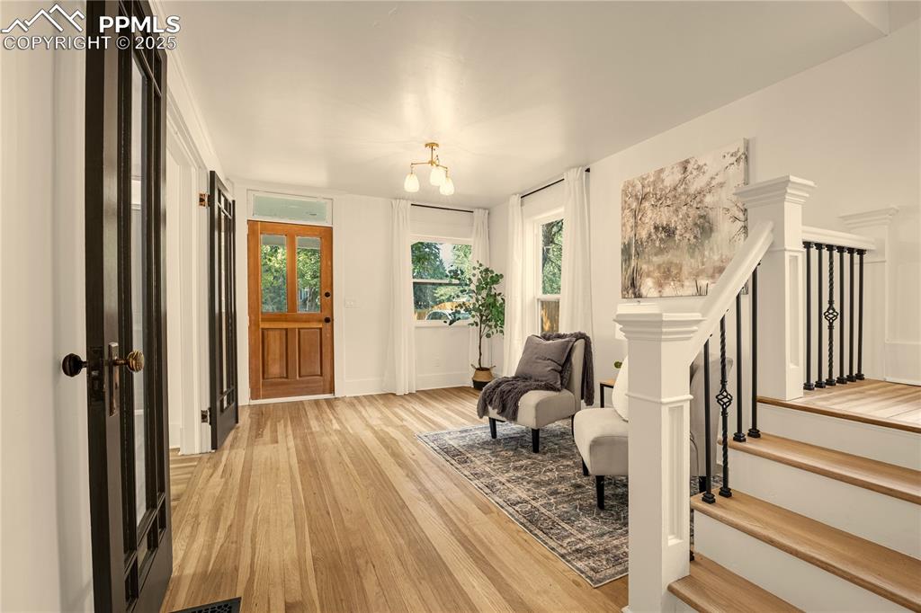 Image 27 of 50: Entry