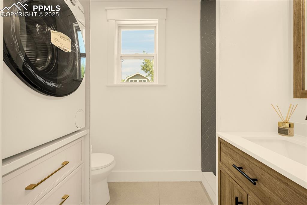 Image 46 of 50: Cottage bath/laundry