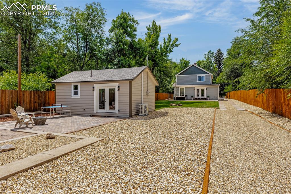 Image 7 of 50: Back of Structure