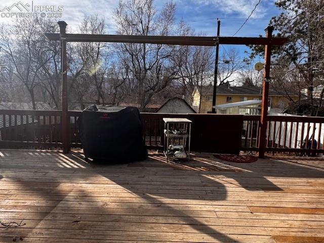 Image 14 of 17: Deck