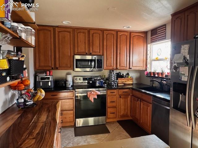 Image 4 of 17: Kitchen