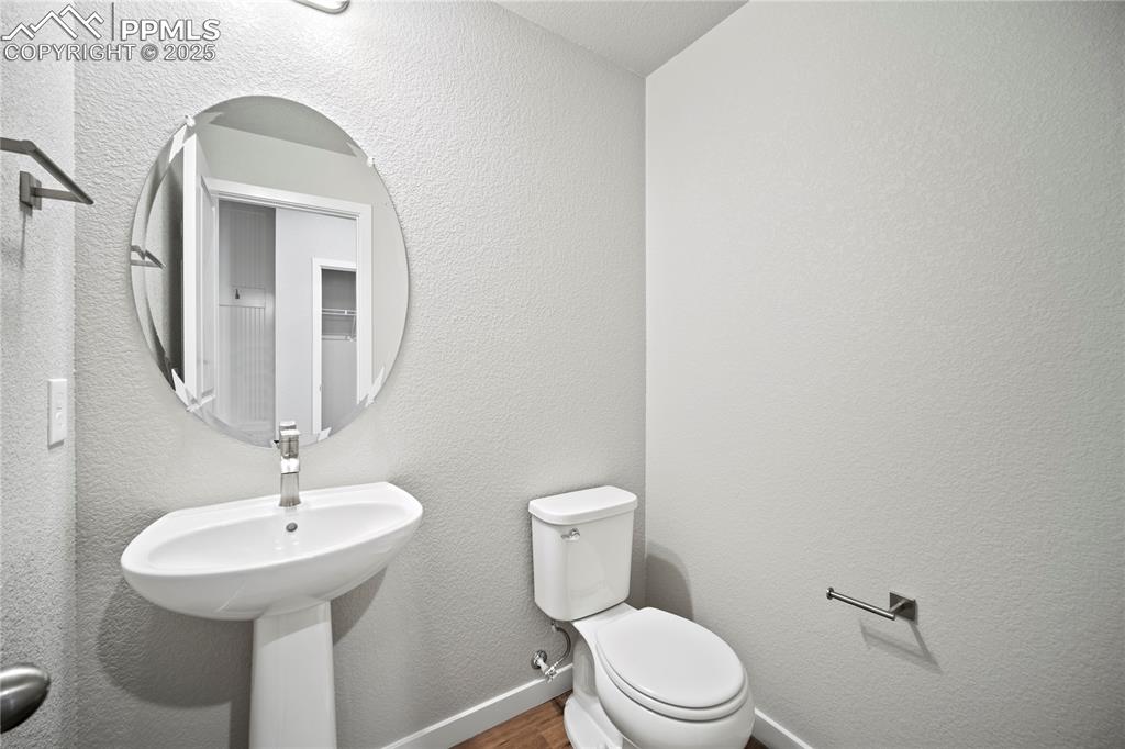 Image 16 of 32: Bathroom