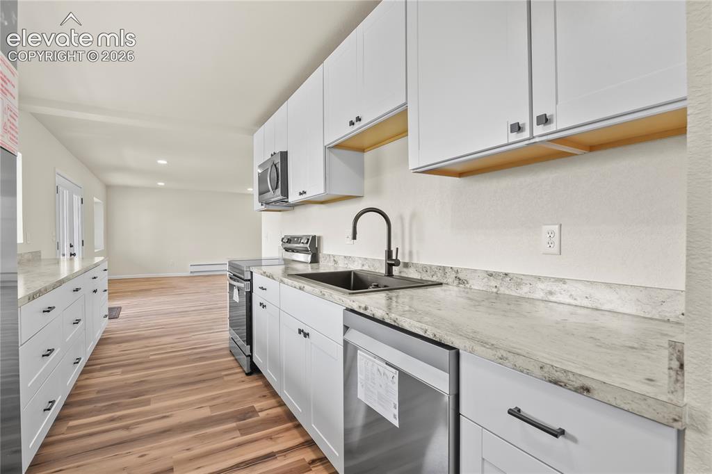 Image 5 of 45: Kitchen