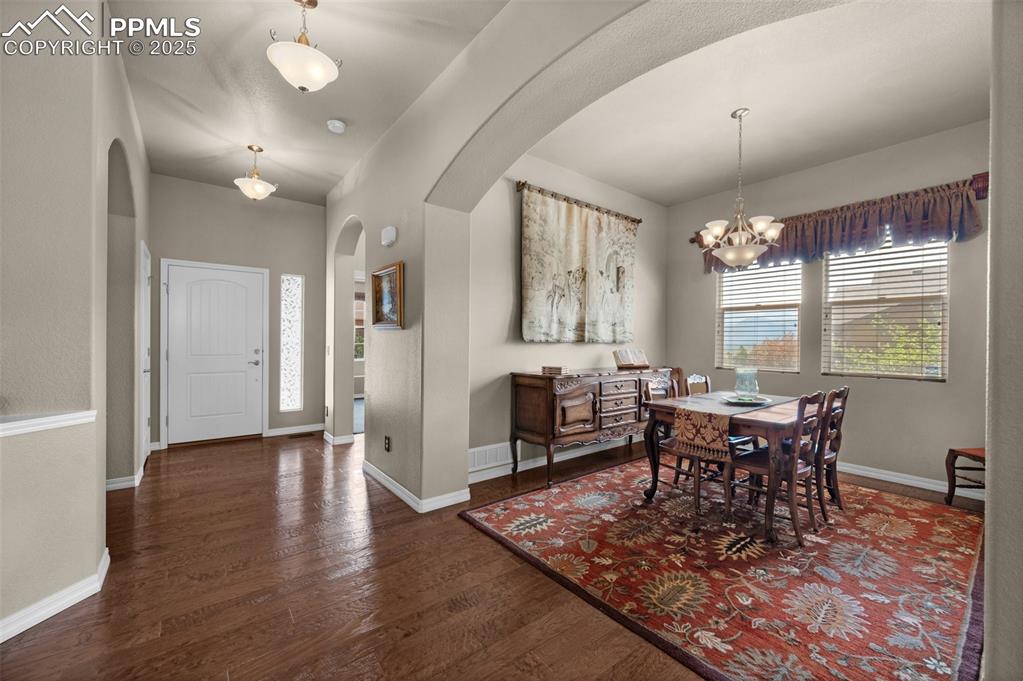 Image 12 of 50: Dining Room