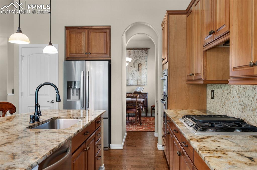 Image 22 of 50: Exotic granite!