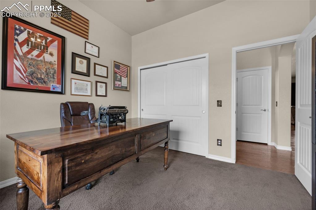 Image 9 of 50: Bedroom