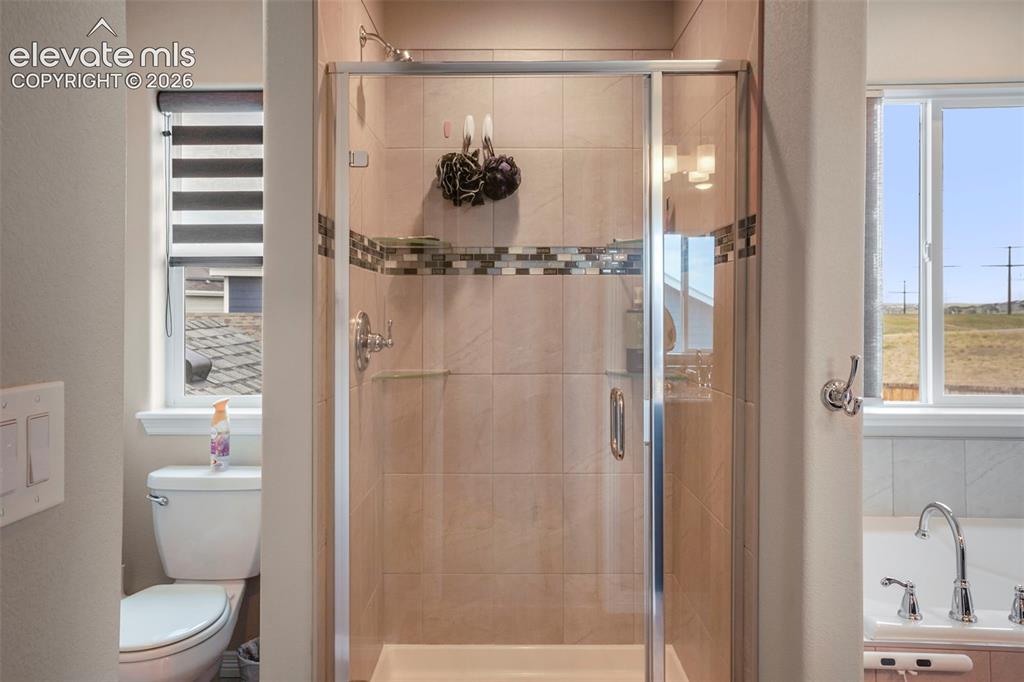 Image 12 of 32: Bathroom