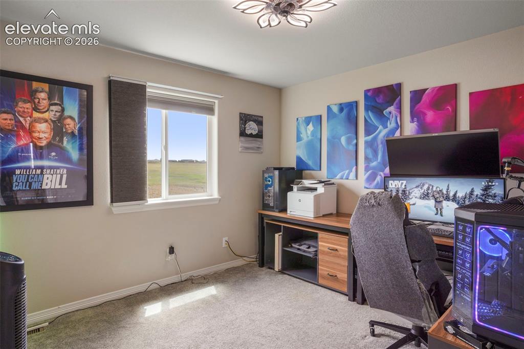Image 16 of 32: Office