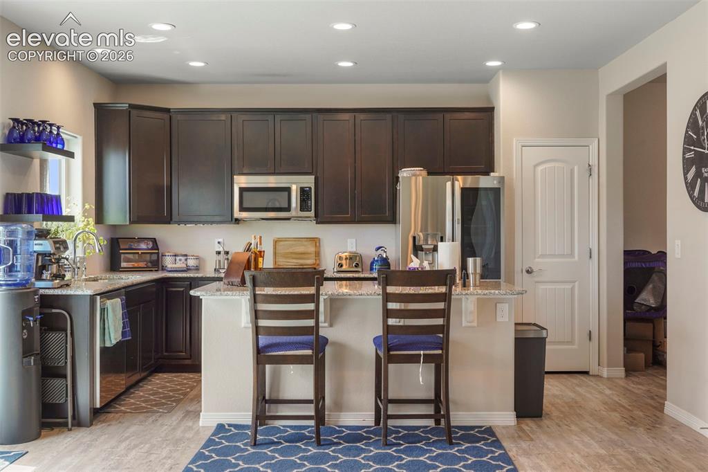 Image 3 of 32: Kitchen