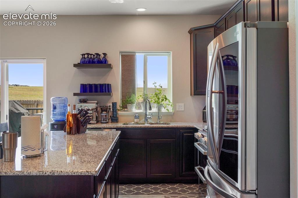 Image 4 of 32: Kitchen
