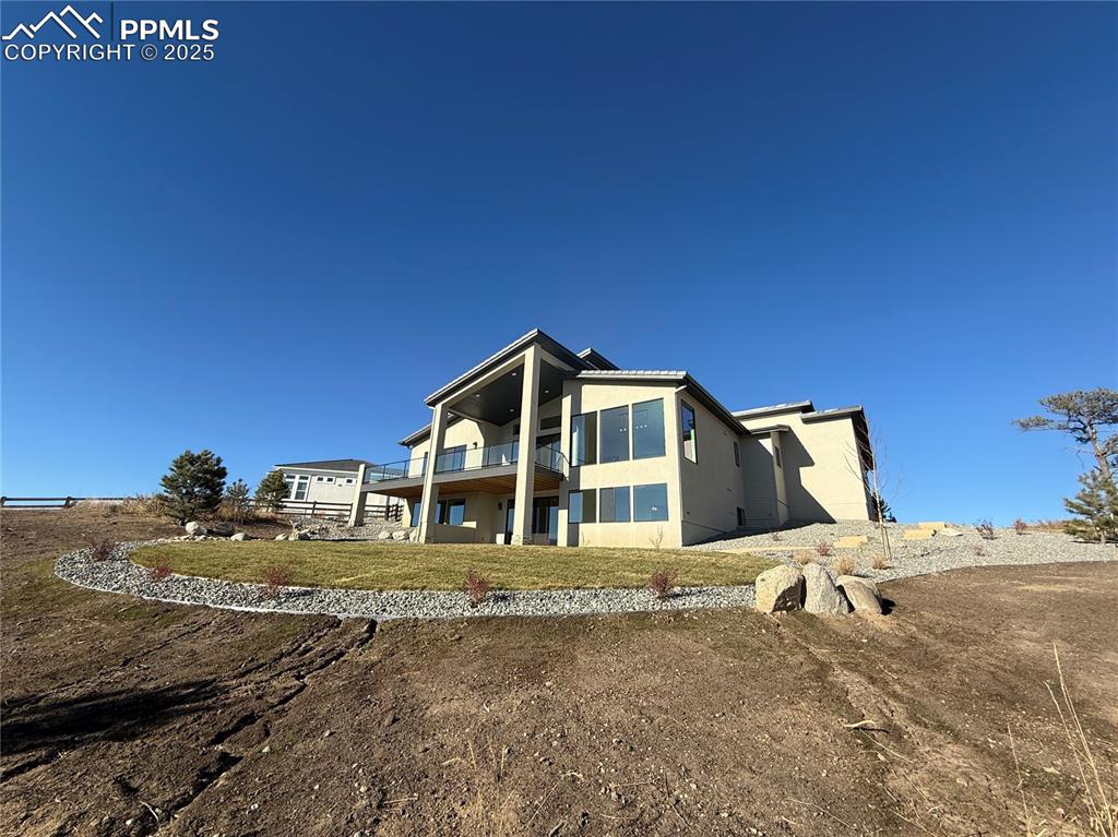 Image 40 of 40: Back of Structure