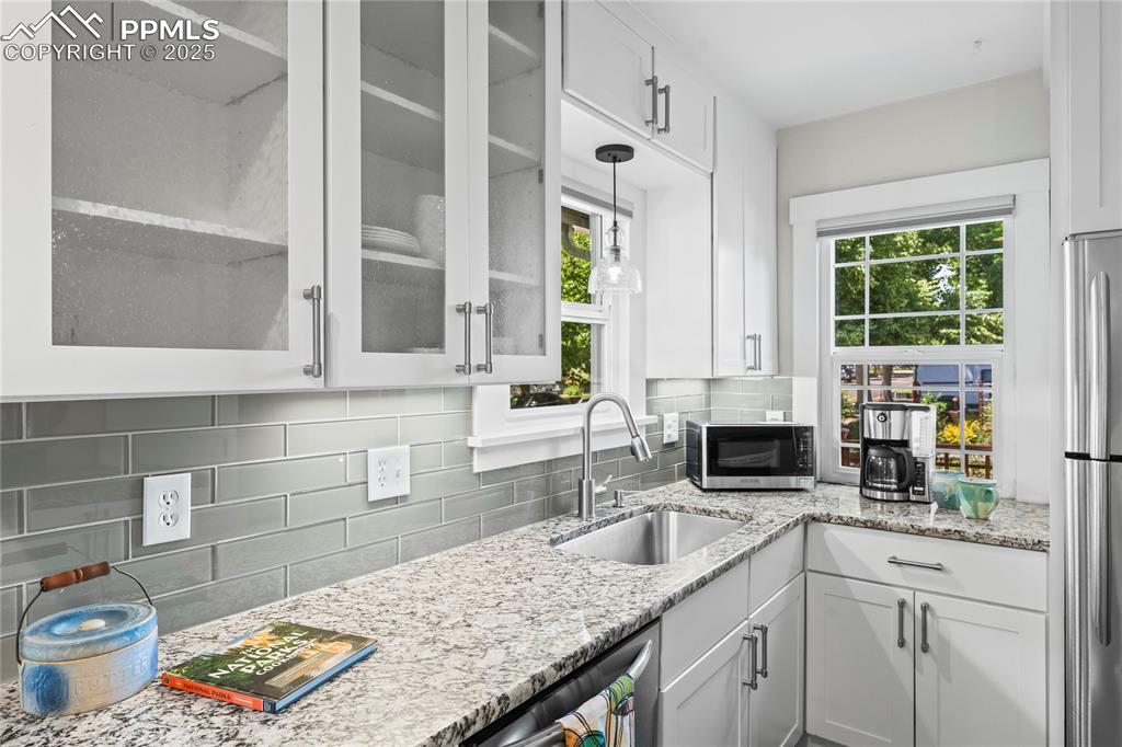 Image 13 of 42: Kitchen