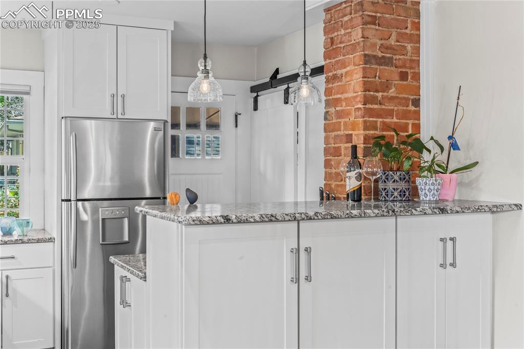 Image 16 of 42: Kitchen