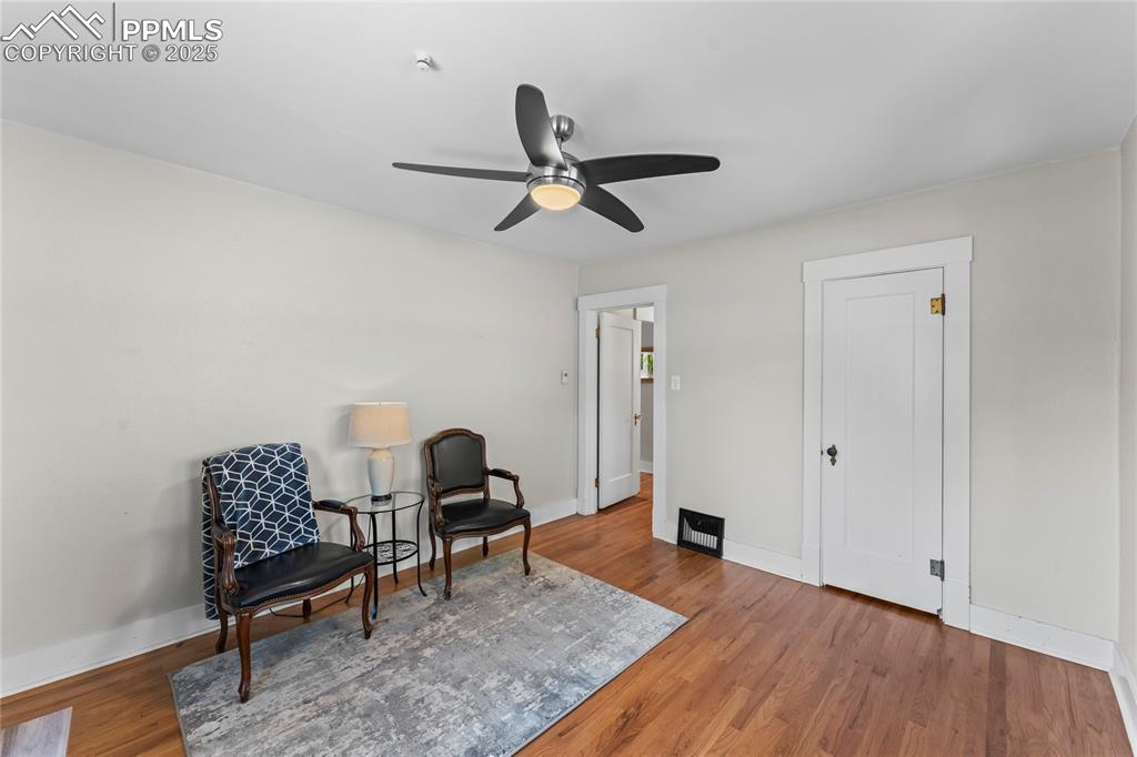 Image 18 of 42: Bedroom