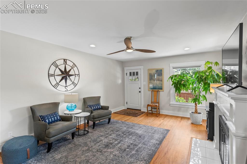 Image 8 of 42: Living Room